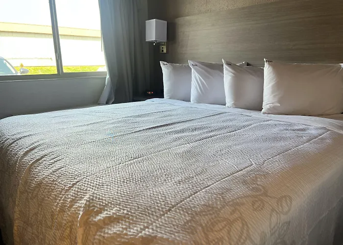 Red Roof Motel 2*